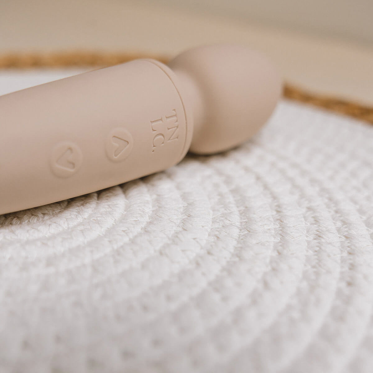 Close up image showing wand vibrator