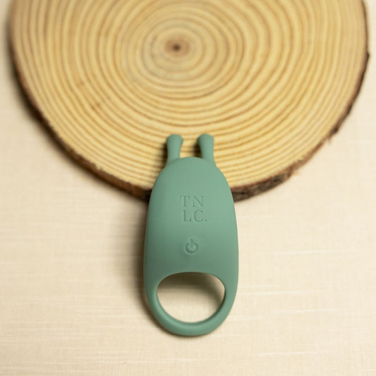 Vibrating cock ring with clitoral prongs NZ