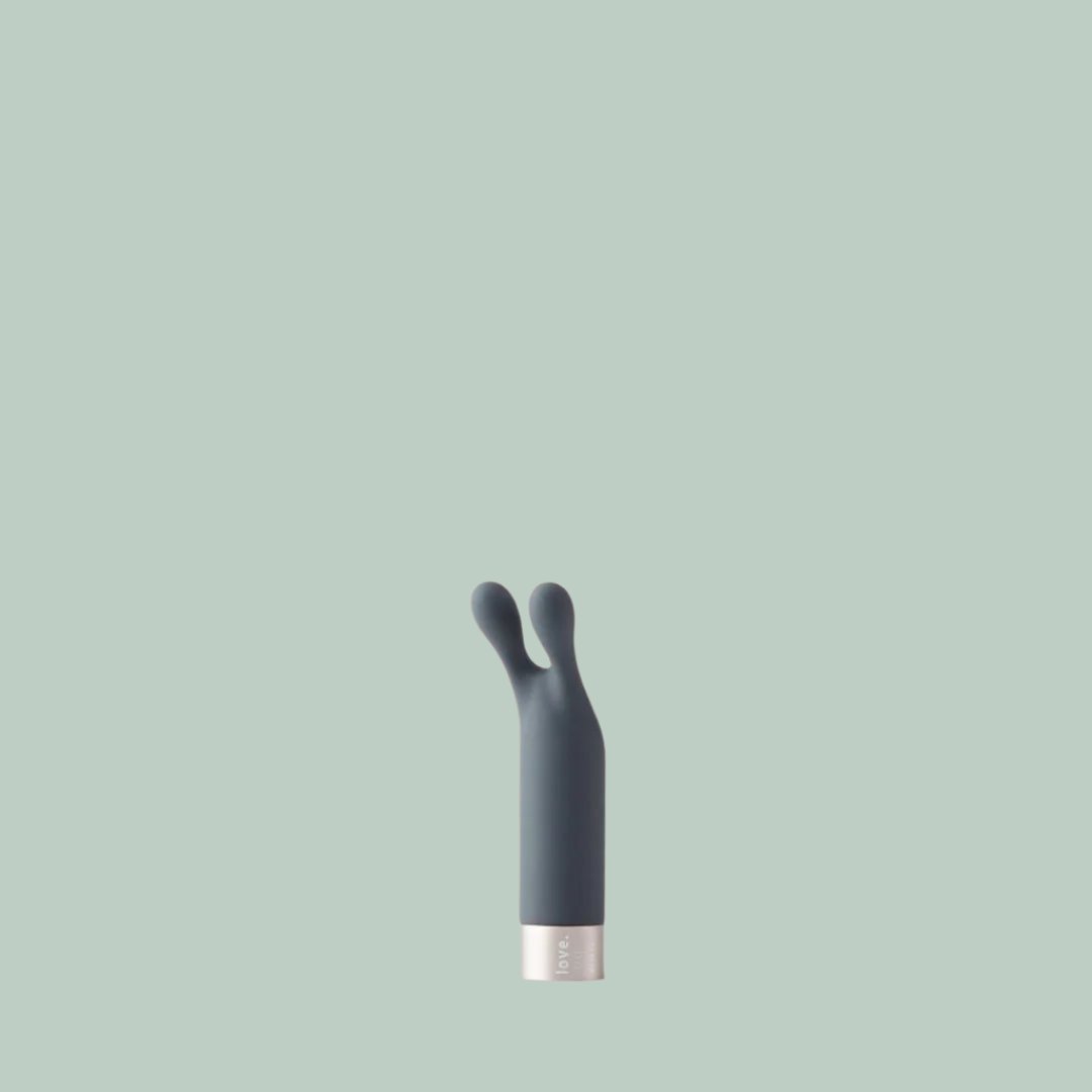 Rabbit ear vibrator head