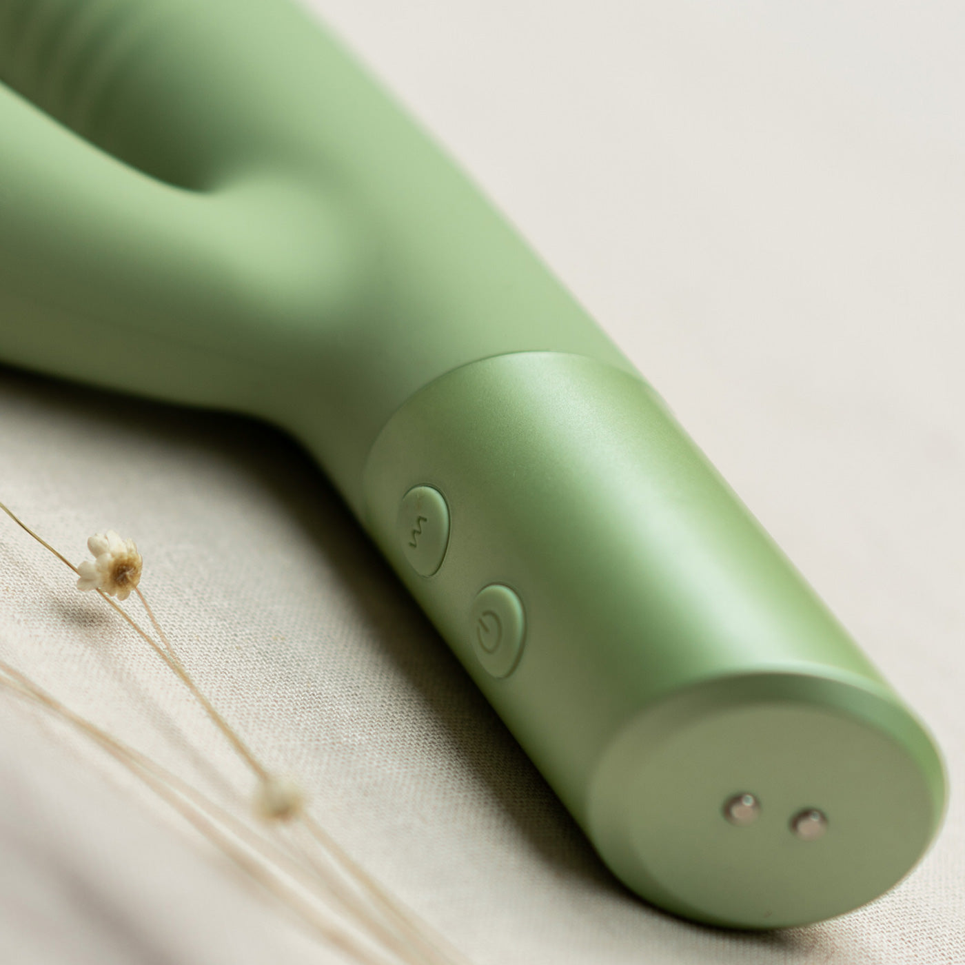 Close up showing buttons and charging for Yarrow Thrusting Vibrator NZ